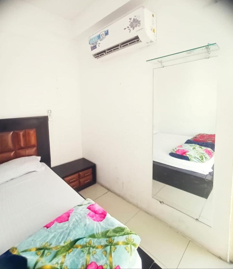 Homestay Ac Dormitory Нью-Делі Екстер'єр фото