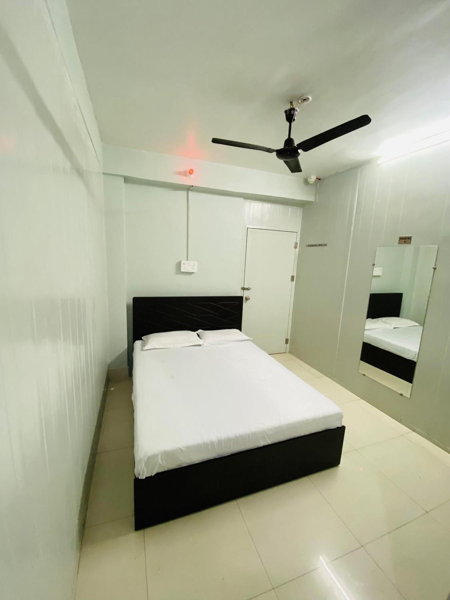 Homestay Ac Dormitory Нью-Делі Екстер'єр фото
