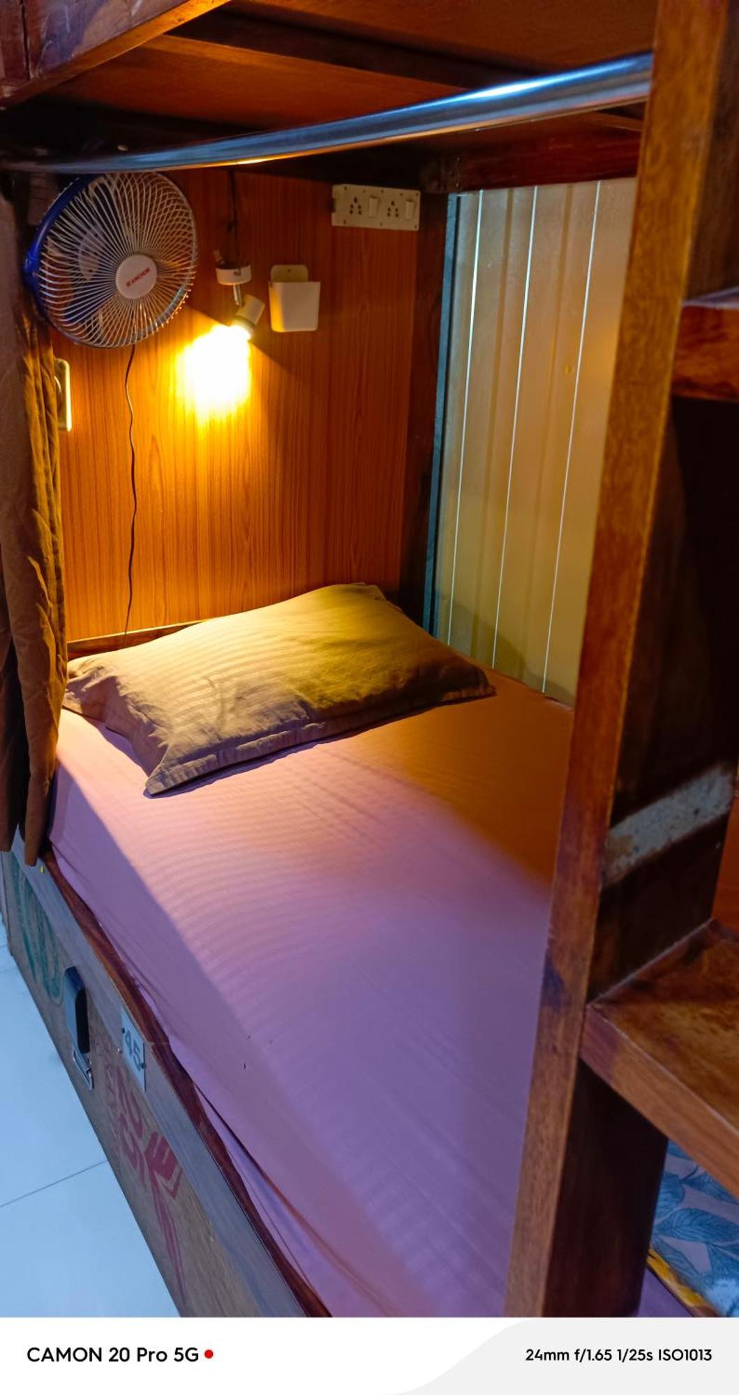Homestay Ac Dormitory Нью-Делі Екстер'єр фото